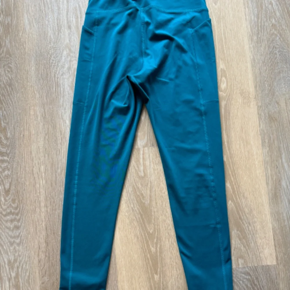 Compressive Pocket Legging - Picture 4 of 5